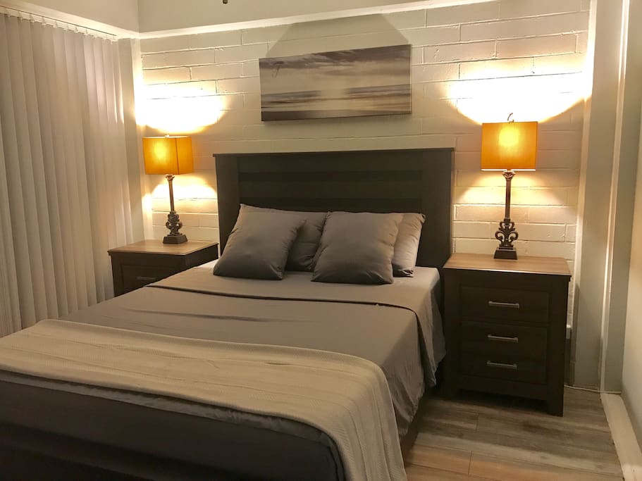 Bedroom with queen size bed