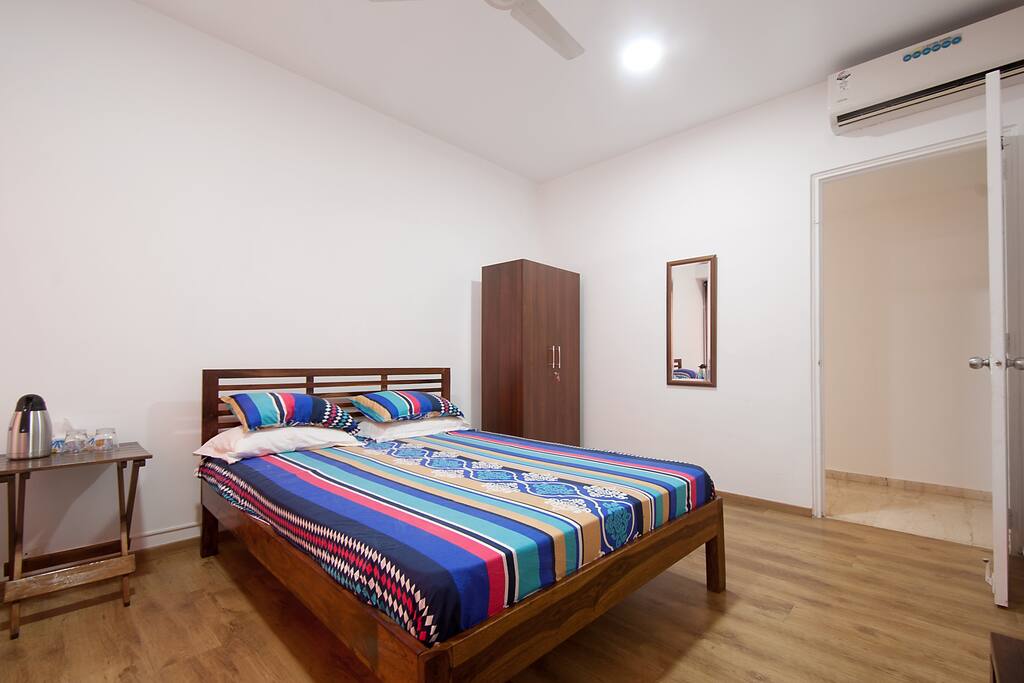 Single Room - Queen Bed