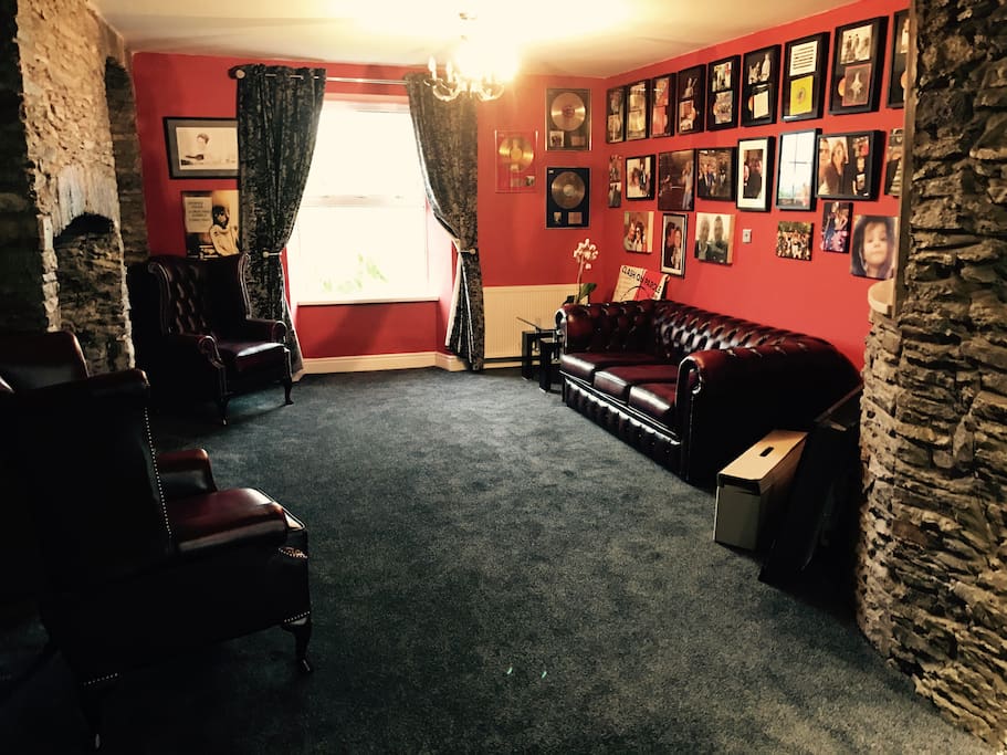 2nd lounge in bar area