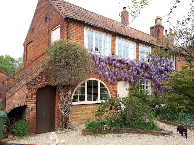 The Old Reading Room - cosy cottage annex