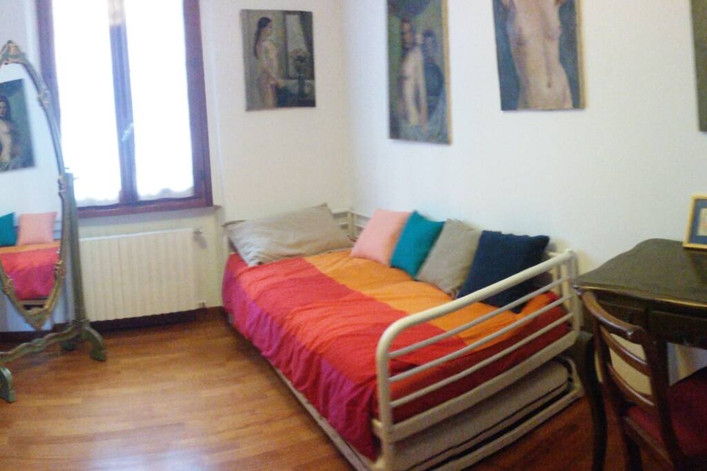 Nice Bedroom (behind the bed there is a second bed that can be pulled out)