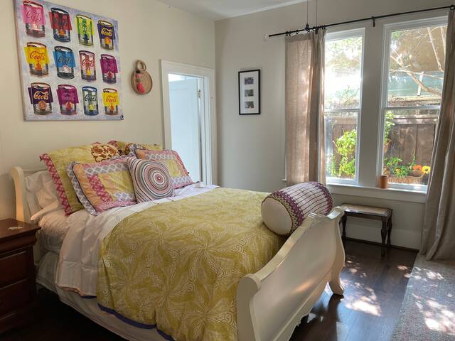 1920s Swiss Ave Historic District Cottage gallery image 4