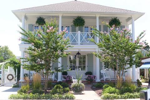 NEW LISTING - CHARMING BEACH HOUSE THAT SLEEPS 12