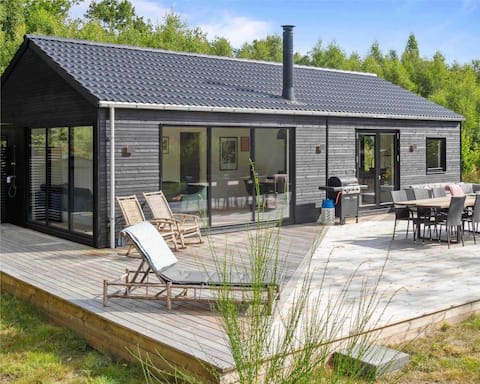 Lovely cottage in the woods