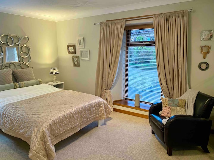 Double large bedroom 