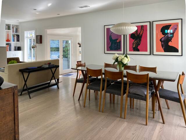 Contemporary and elegant beach home gallery image 5