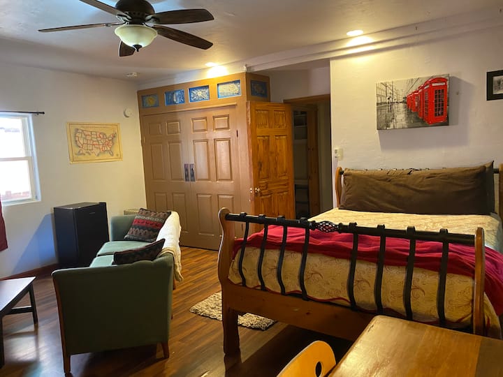 Გარჟის საძინებლის სხვადასხვა კუთხე.