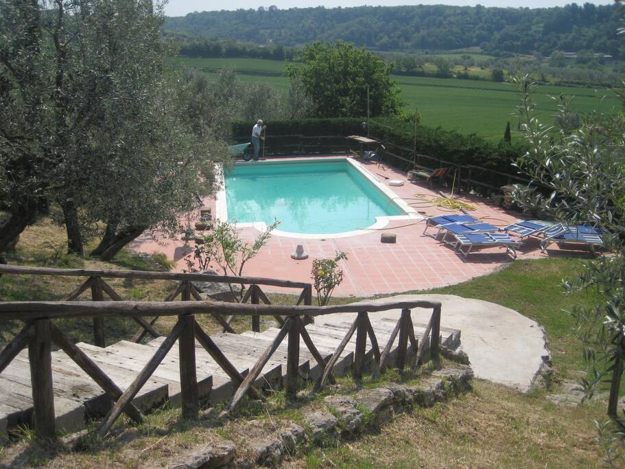 Piscina vista dal patio