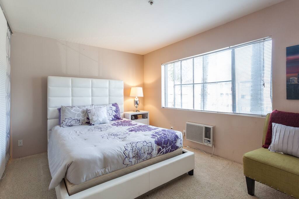 Beautiful queen bed