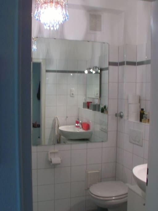 Bad mit Dusch-/Wanne