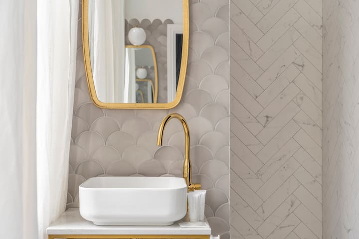 TSA Gran Via | 4 Bed Apartment with Balcony gallery image 4