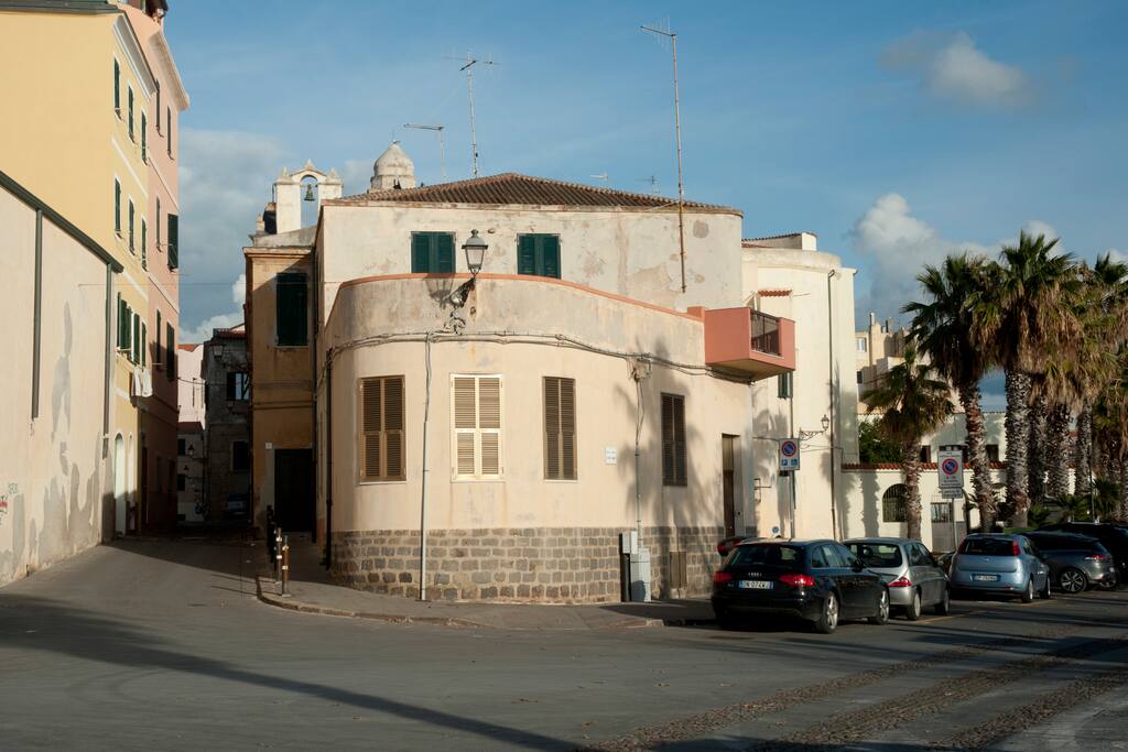 Stabile dove è ubicata "La Casina".