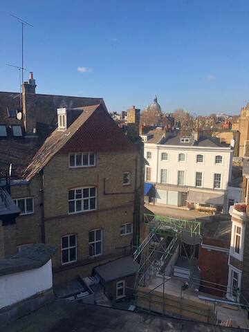 Prime location luxury home gallery image 5