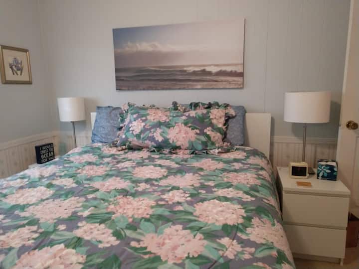 1-ლი საძინებელი - საწოლი 152 × 203 სმ