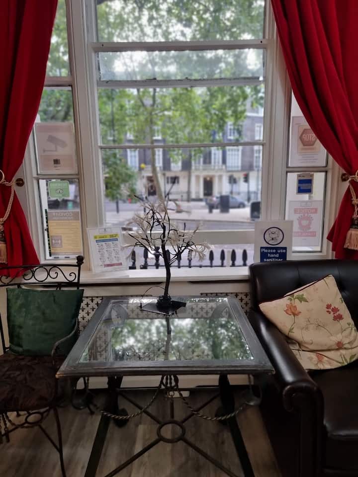 Double Bedroom Room | Central London - Londra