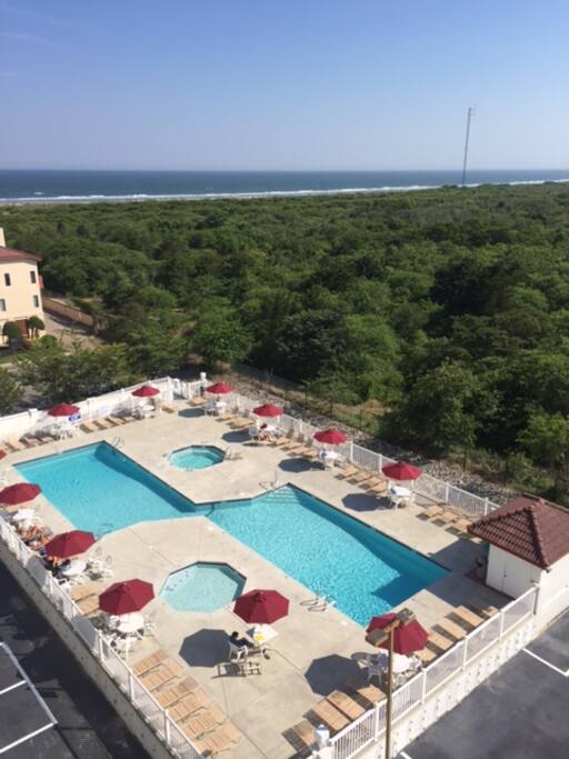 Pool, kiddie pool and hot tub/spa