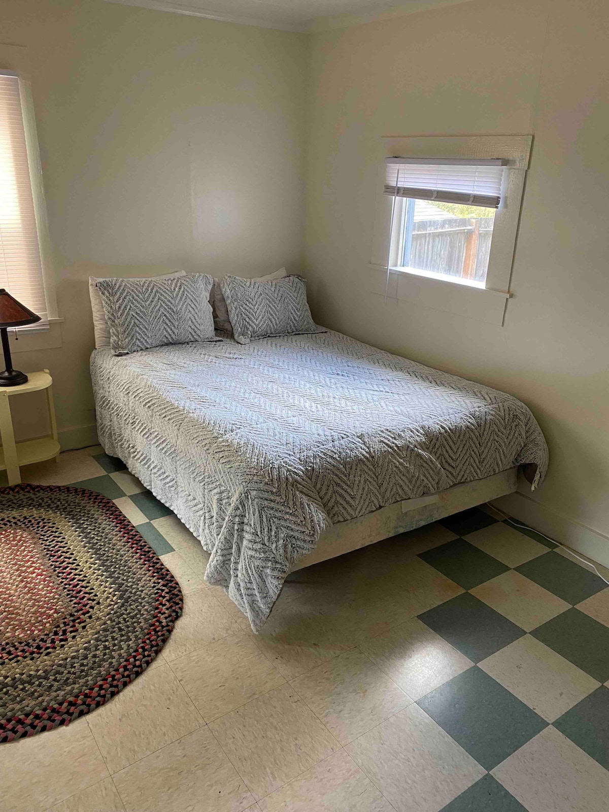 غرفة نوم في الطابق السفلي 1