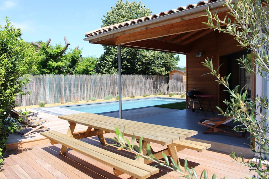 Extérieur sud /ouest Terrasse en Ipé et piscine, Terrasse couverte + coin repas