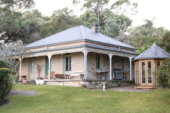 Historic Cottage Bundeena – Steps to Beach & Park gallery image 2