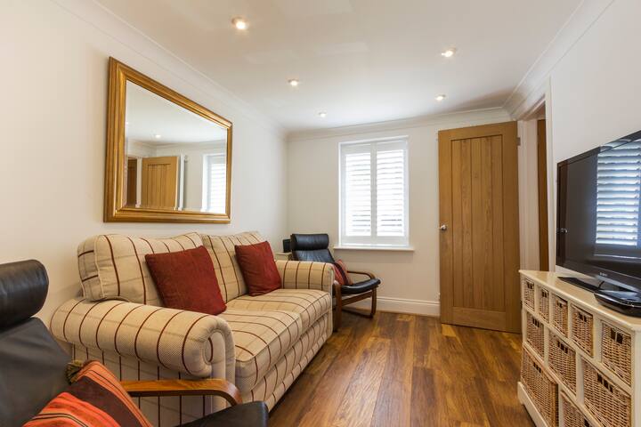 Beautiful Cozy But Spacious City Cottage & Parking - Canterbury