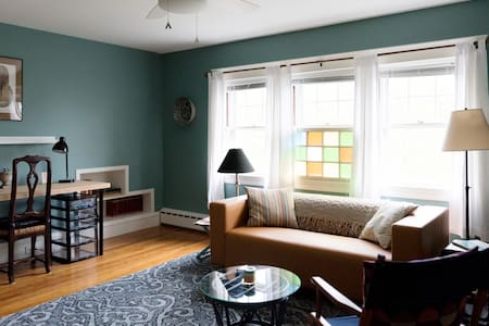 Aerie - Spacious Apartment