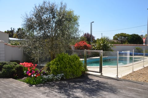 Near La Rochelle, house with swimming pool for 8 p