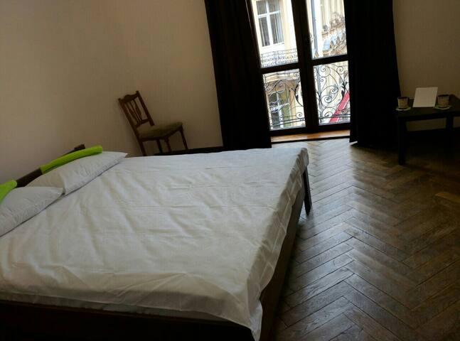 Room in the Center with WI-Fi (3)