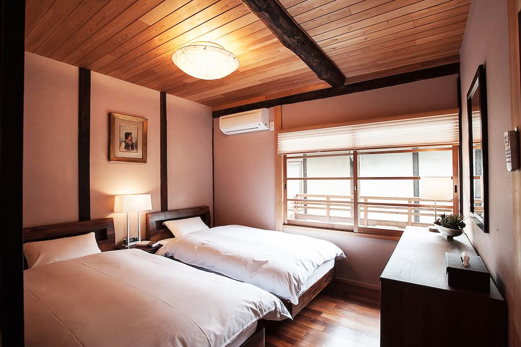 Upstairs western style bedroom