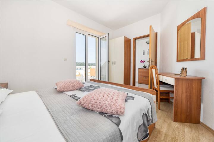 APARTMENT PETRANIC No:5