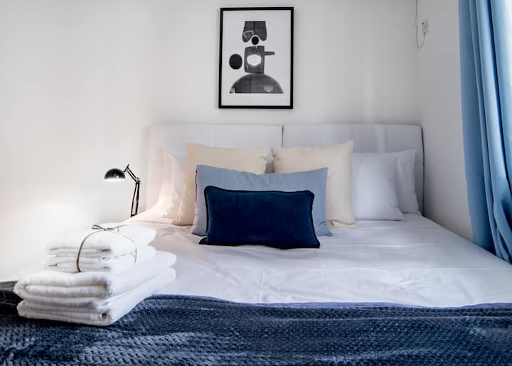 Second bedroom inspired by the art of  Victor Pasmore 