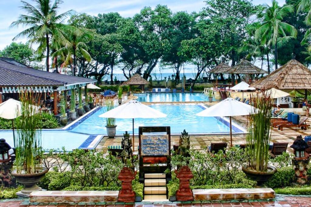 Entrance to pool and beach