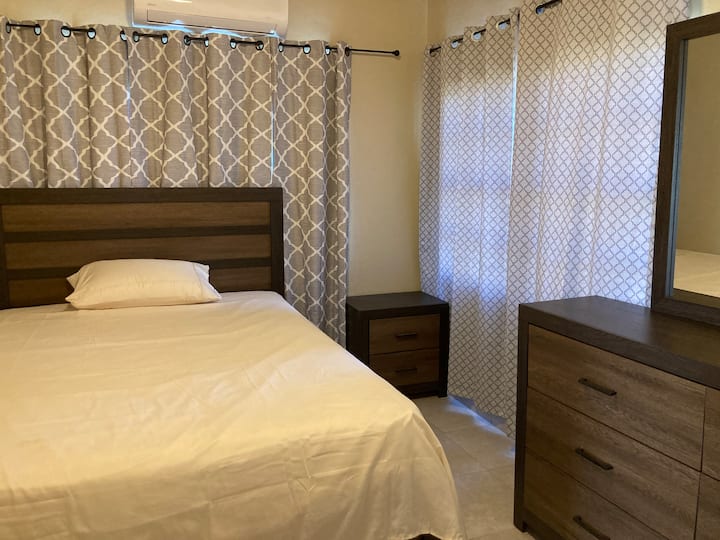 Главна спалня с двойно легло 

Размер на леглото.