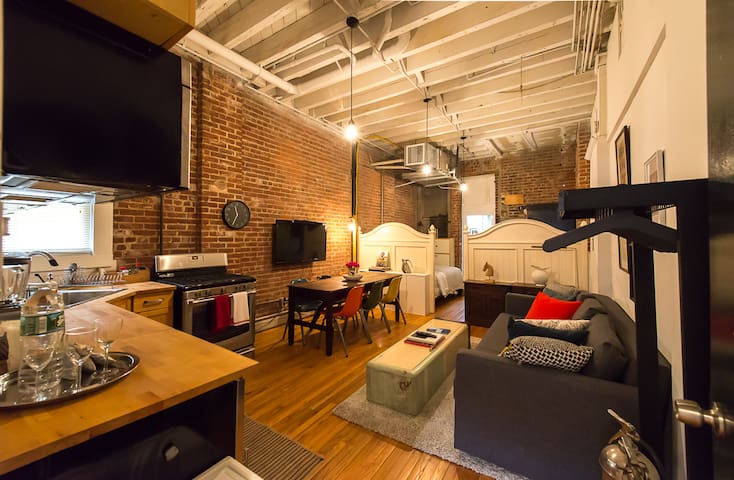 Huge Artistic Brick Wall Studio Sleep 6 Near NYC