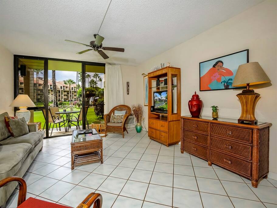 kamaole-sands_1po_1104_livingarea_1.jpg