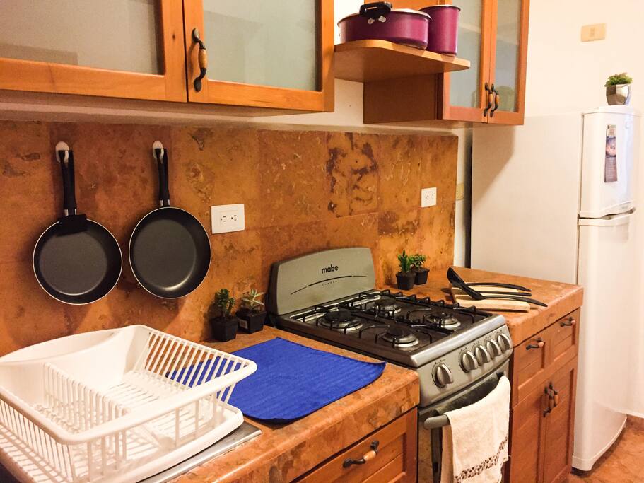 Equipped kitchen // Cocina equipada