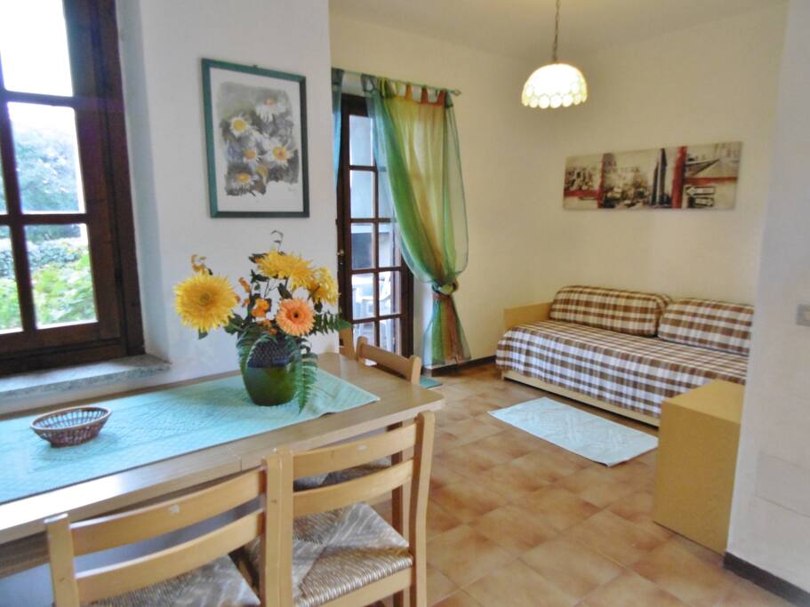 Soggiorno con divanoletto