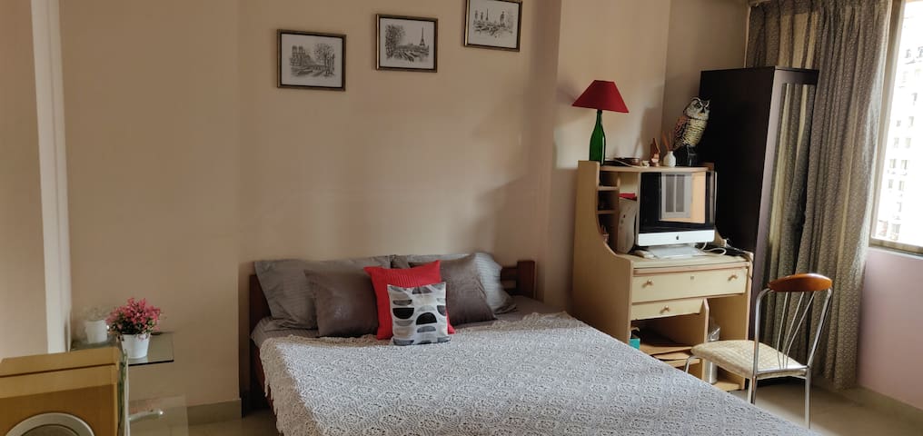 Room adjacent to a 25 acre garden in Mumbai