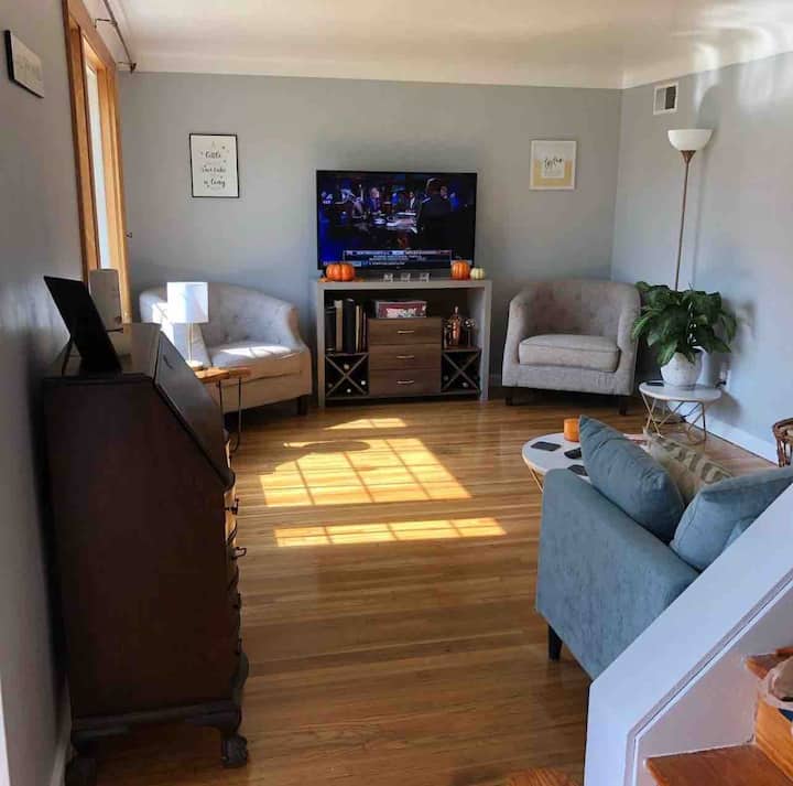 Bright, Charming, Private Home - Lancaster, NY