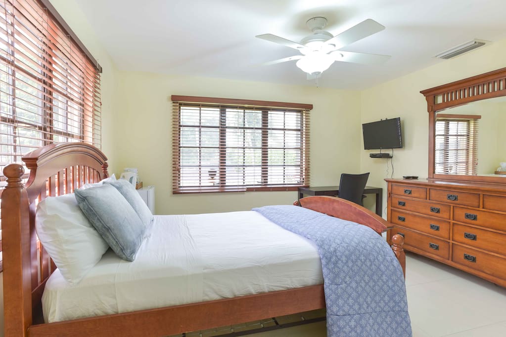 Hibiscus Room