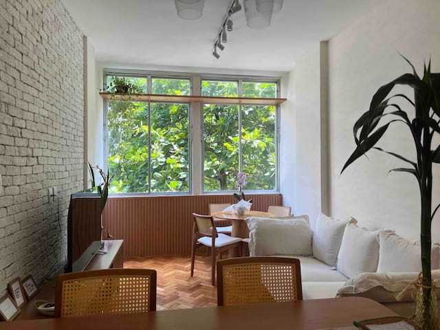 Lindo apto entre a praia e a Lagoa