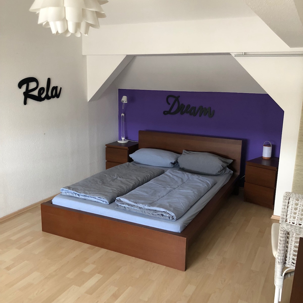 سرير مزدوج لغرفة نوم الضيوف