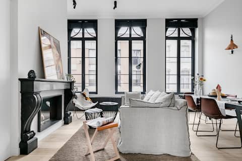 Top Airbnb: Luxury and charming apartment, with terrace and view over towers of Ghent. in Gent