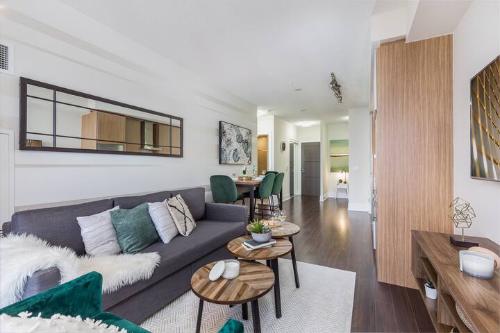 Luxury Condo in downtown CN Tower MTCC TIFF Union gallery image 4