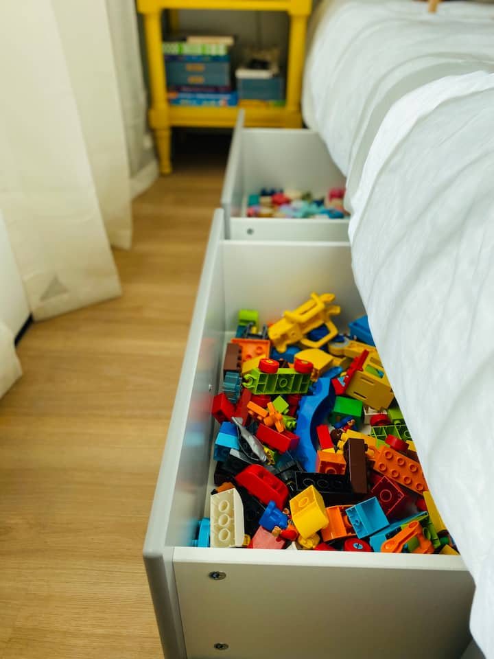 Lego Duplo para niños en el dormitorio 2.
