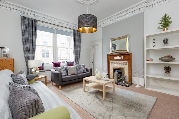 Spacious 3 bed home in Marchmont (Sleeps 6+2)