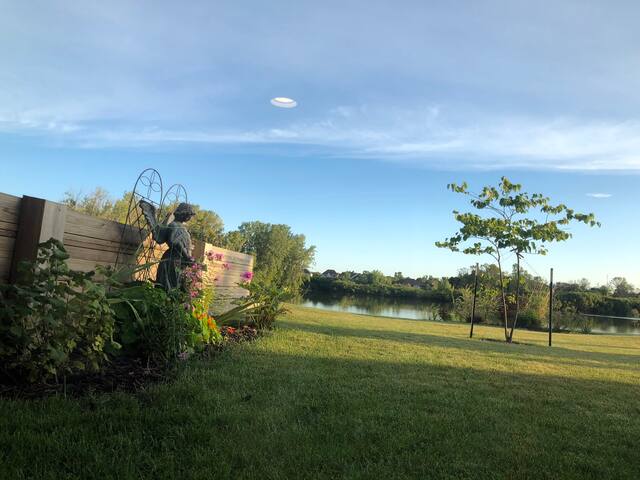 Close to Nature, Close to the Cities