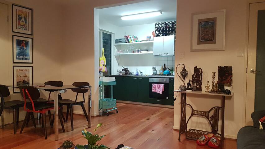 2km from Grand Prix track, direct tram 3 mins walk gallery image 3