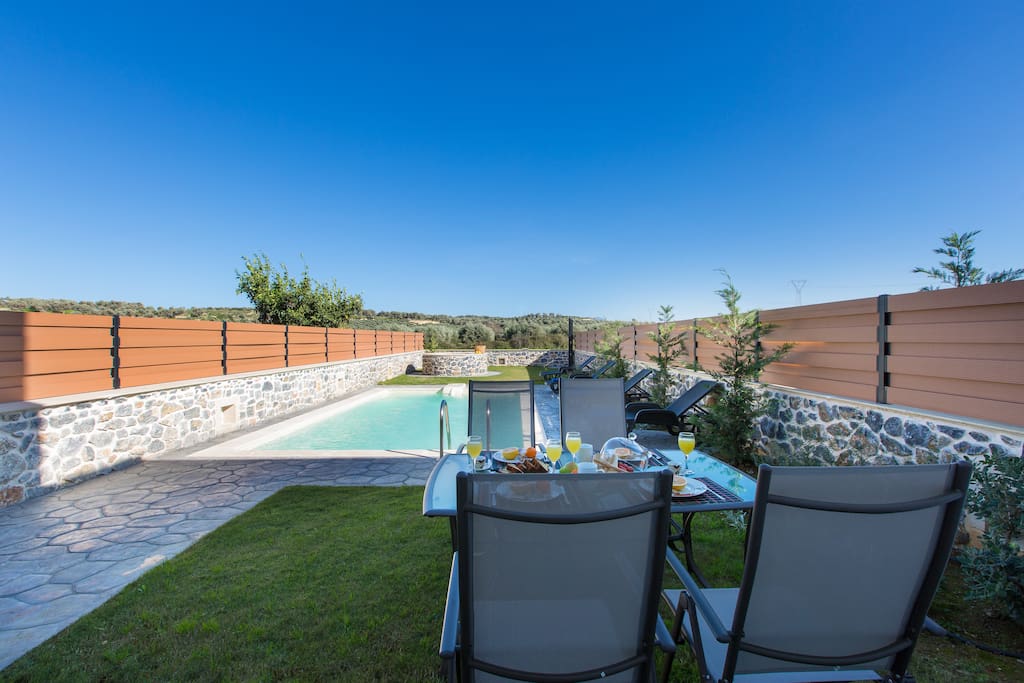 Outdoor dining area, enjoy al fresco dining in our garden!
