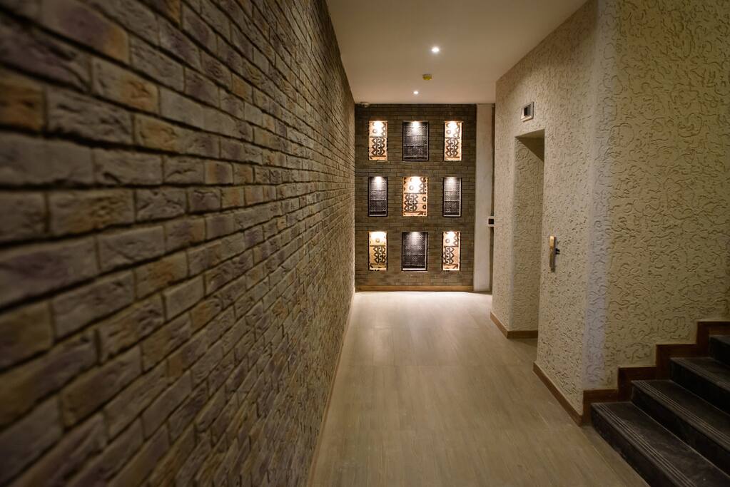 Lobby and Lift service