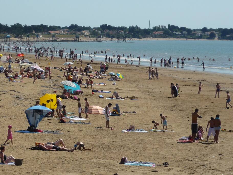 plage au pied de l'appartement